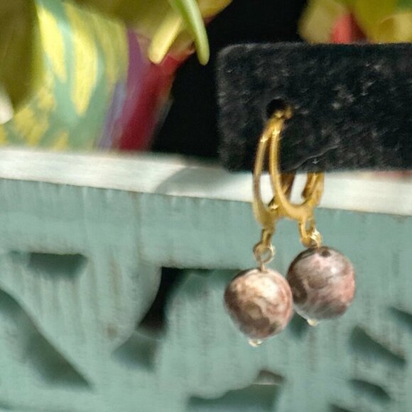 Gold drops ocean jasper in pink - Picture 1 of 1